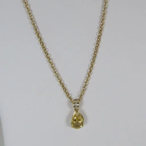 stretchable chain necklace-Classic Delicate Citrine Gemstone Pendant Necklace