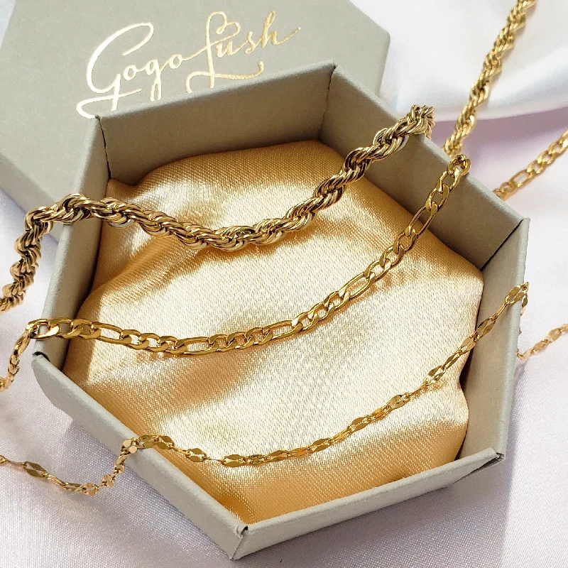 vintage-style necklace-Gold Triple Layered Chain Set