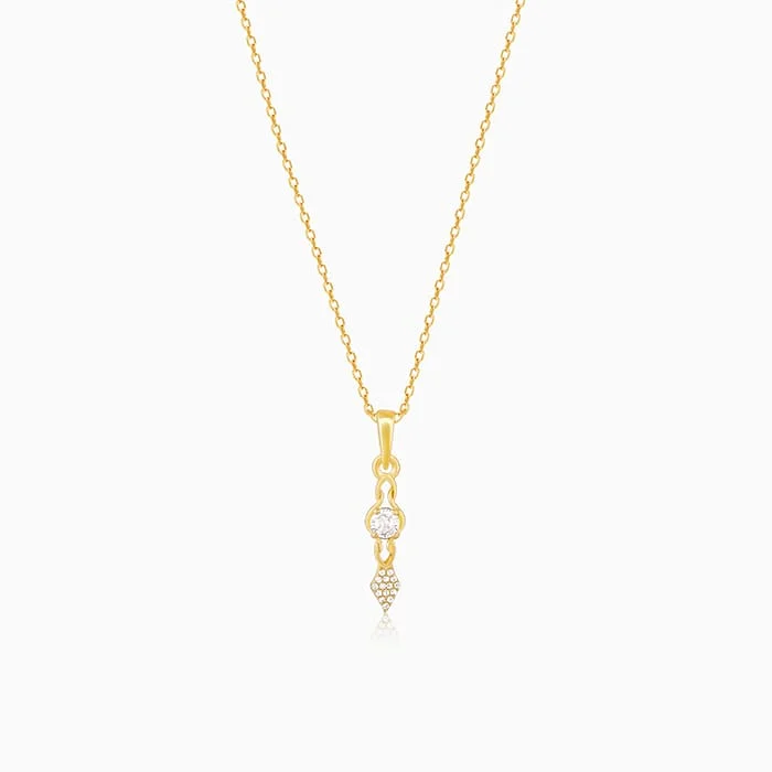 turquoise stone necklace-Golden Sparkling Arrowhead Pendant With Link Chain