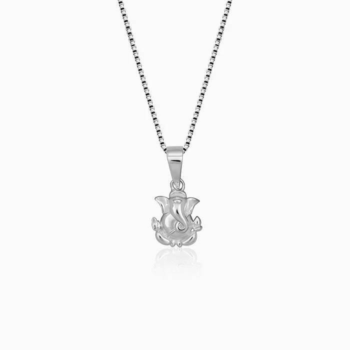 cast silver chain necklace-Silver Ganpati Pendant with Box Chain